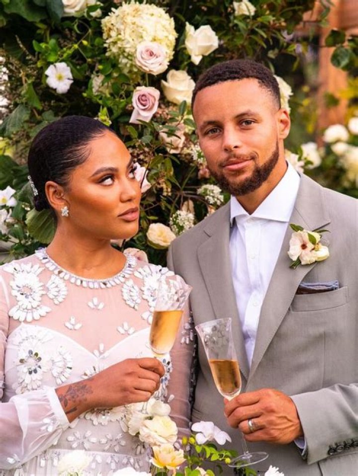 Ayesha Curry Wears A Pink Gown To The Baby2Baby Gala