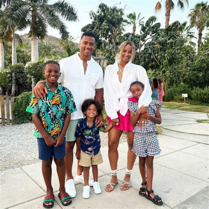 Ciara & Russell Wilson: Their Sweetest PDA Moments