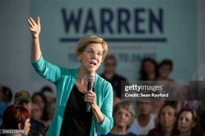 Elizabeth Warren Waves to Her Fans