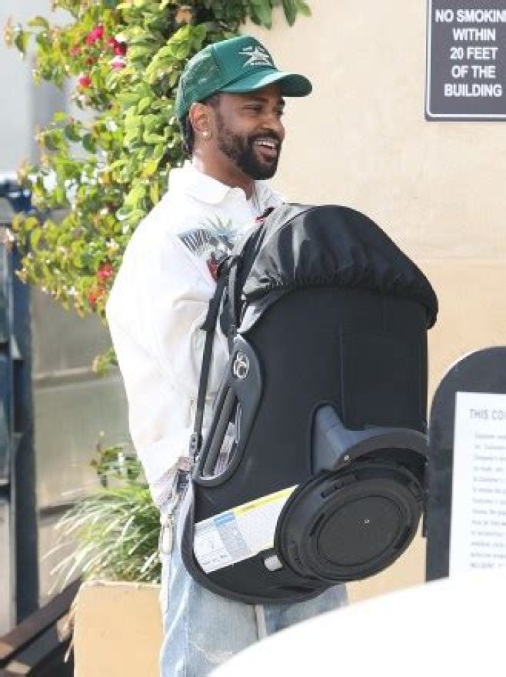 EXCLUSIVE: Big tipper Big Sean and Jhene Aiko seen after luch with son Noah over pasta at Il Pastaio. 09 May 2023 Pictured: Jhene Aiko and baby. Photo credit: APEX / MEGA TheMegaAgency.com +1 888 505 6342 (Mega Agency TagID: MEGA979615_001.jpg) [Photo via Mega Agency]