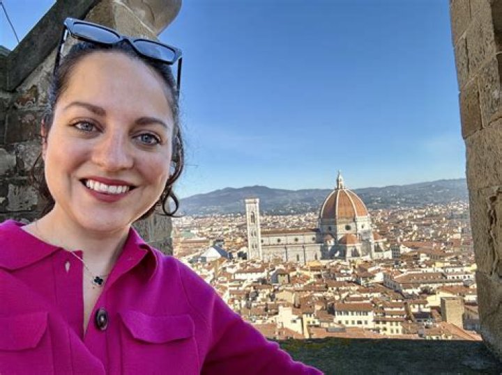 Florence, ITALY - *EXCLUSIVE* Sarah Michelle Gellar and Freddie Prinze Jr enjoy their vacation with their family in Florence, Italy. The family visited the Uffizi Gallery in the morning, then they went inside the Duomo, the cathedral of Florence. In the evening they boarded a boat and sailed along the Arno River, and passed under the Ponte Vecchio. Pictured: Sarah Michelle Gellar, Freddie Prinze Jr BACKGRID USA 13 JULY 2023 USA: +1 310 798 9111 / UK: +44 208 344 2007 / *UK Clients - Pictures Containing Children Please Pixelate Face Prior To Publication*