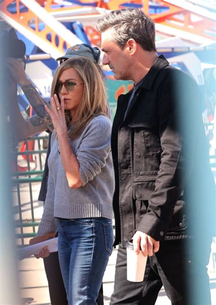 Jennifer Aniston and Jon Hamm film 'The Morning Show' in New York City Pictured: Jennifer Aniston,Jon Hamm Ref: SPL5488764 260922 NON-EXCLUSIVE Picture by: Christopher Peterson / SplashNews.com Splash News and Pictures USA: +1 310-525-5808 London: +44 (0)20 8126 1009 Berlin: +49 175 3764 166 World Rights