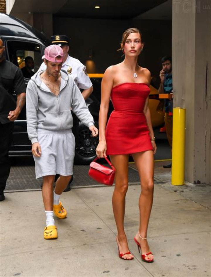 Justin Bieber on vacation in Hawaii.Pictured: Justin Bieber and Selena Gomez,Justin BieberSelena GomezRef: SPL282604 260511 NON-EXCLUSIVEPicture by: SplashNews.comSplash News and PicturesLos Angeles: 310-821-2666New York: 212-619-2666London: +44 (0)20 7644 7656Berlin: +49 175 3764 Rights