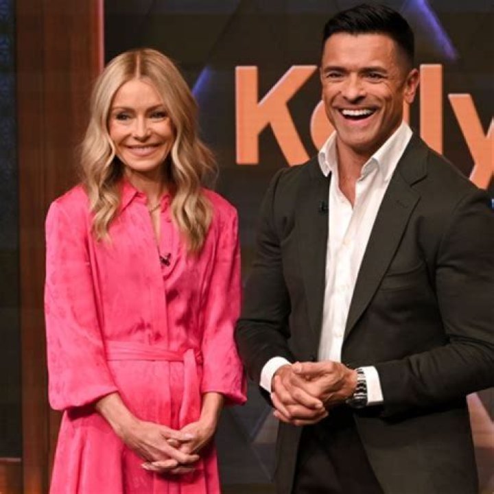 Kelly On ‘Changes’ – Hollywood Life
