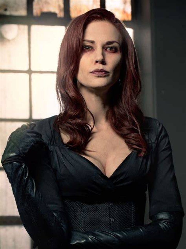 Laura Mennell
