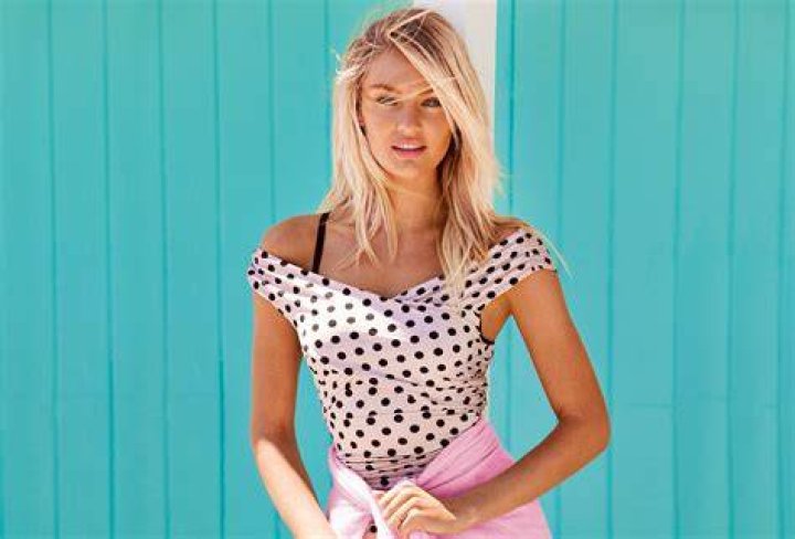 Model Candice Swanepoel is spotted at the beach in Miami Beach, Florida. Candice wore a 'C bralette' bikini top in surfer stripe colors from her own bikini line, tropicofc. She combined it with a green and red skirt. Pictured: Candice Swanepoel Ref: SPL5486718 180922 NON-EXCLUSIVE Picture by: Pichichipixx / SplashNews.com Splash News and Pictures USA: +1 310-525-5808 London: +44 (0)20 8126 1009 Berlin: +49 175 3764 166 World Rights