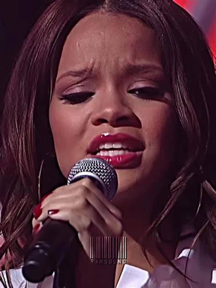 rihanna-performance