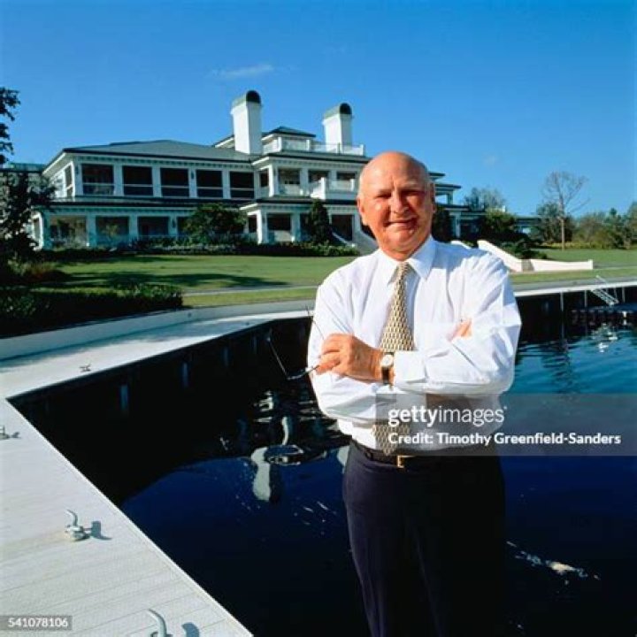 Who was Harry Wayne Huizenga?